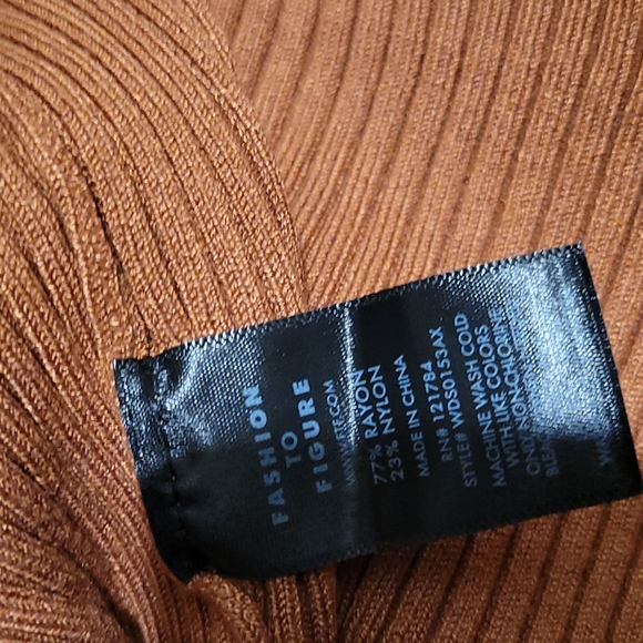 NWOT, Chestnut knit crossover sweater in a sz. 1 (14-16) by FTF. - Picture 4 of 4